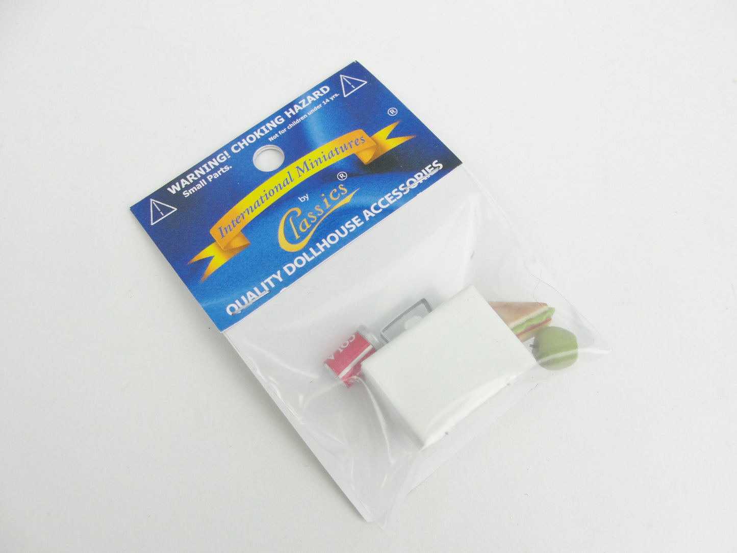 Dollhouse miniature lunchbox and food