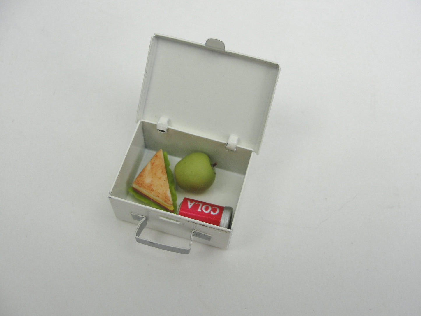 Dollhouse miniature lunchbox and food