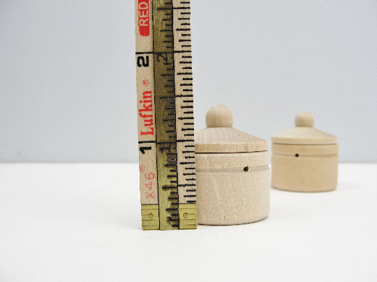 Wooden miniature kettles with lid