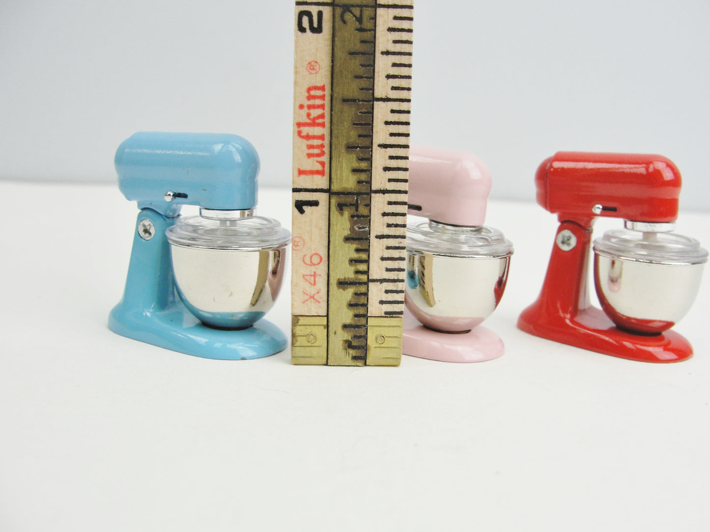 Dollhouse miniature mixer