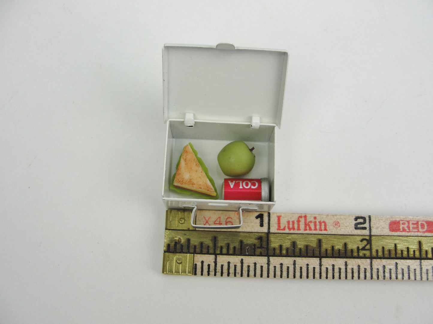 Dollhouse miniature lunchbox and food