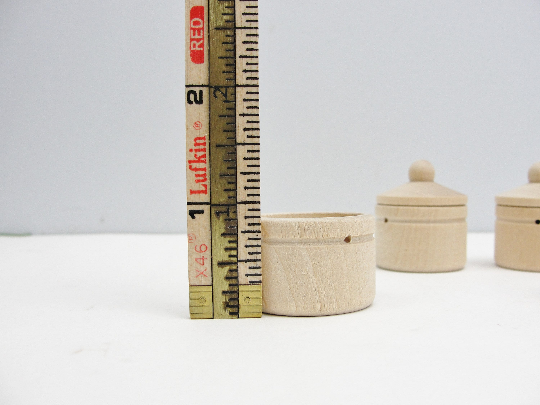 Wooden miniature kettles with lid