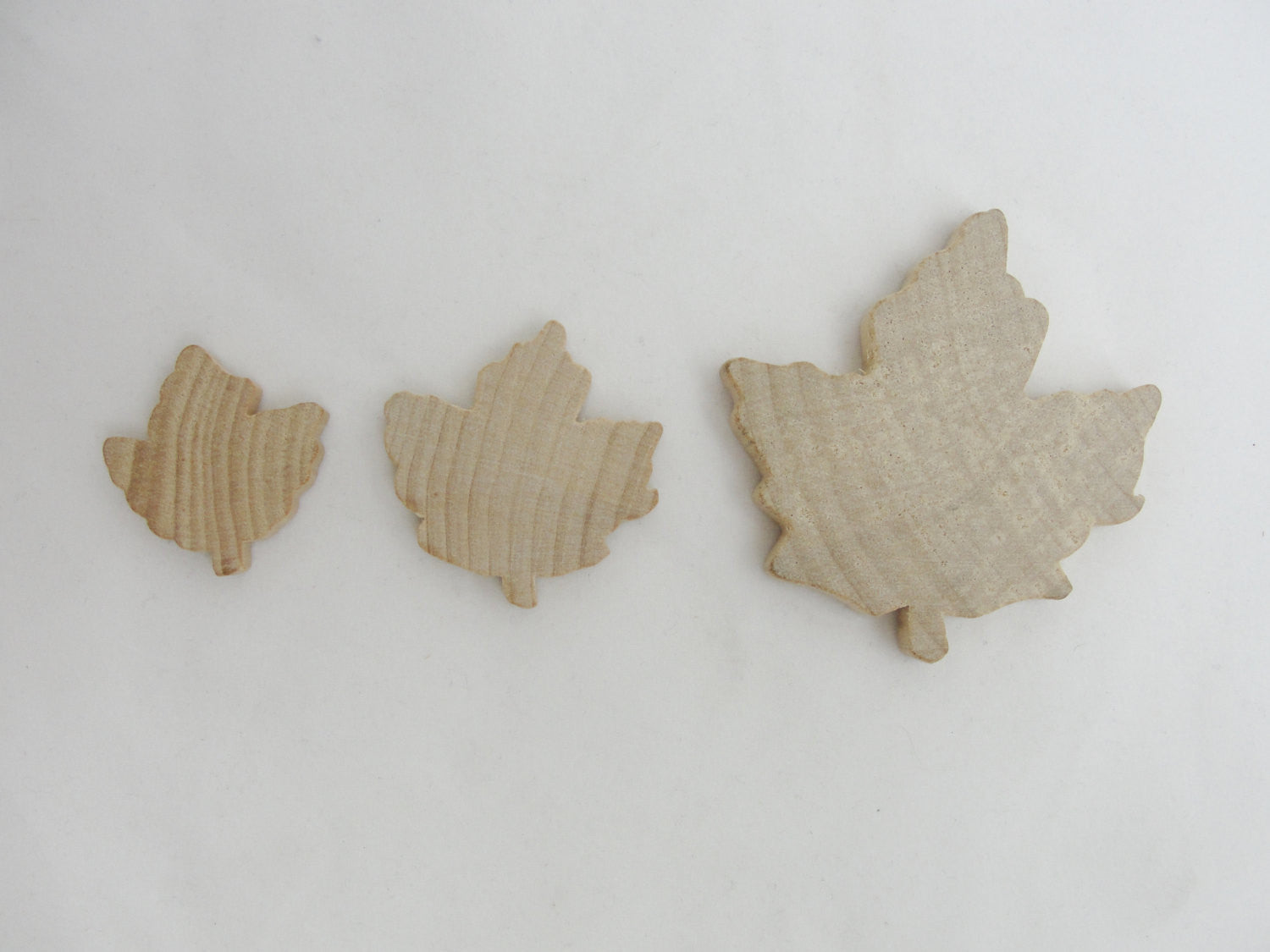 Medium Wooden maple leaf cutout set of 6 - Wood parts - Craft Supply House