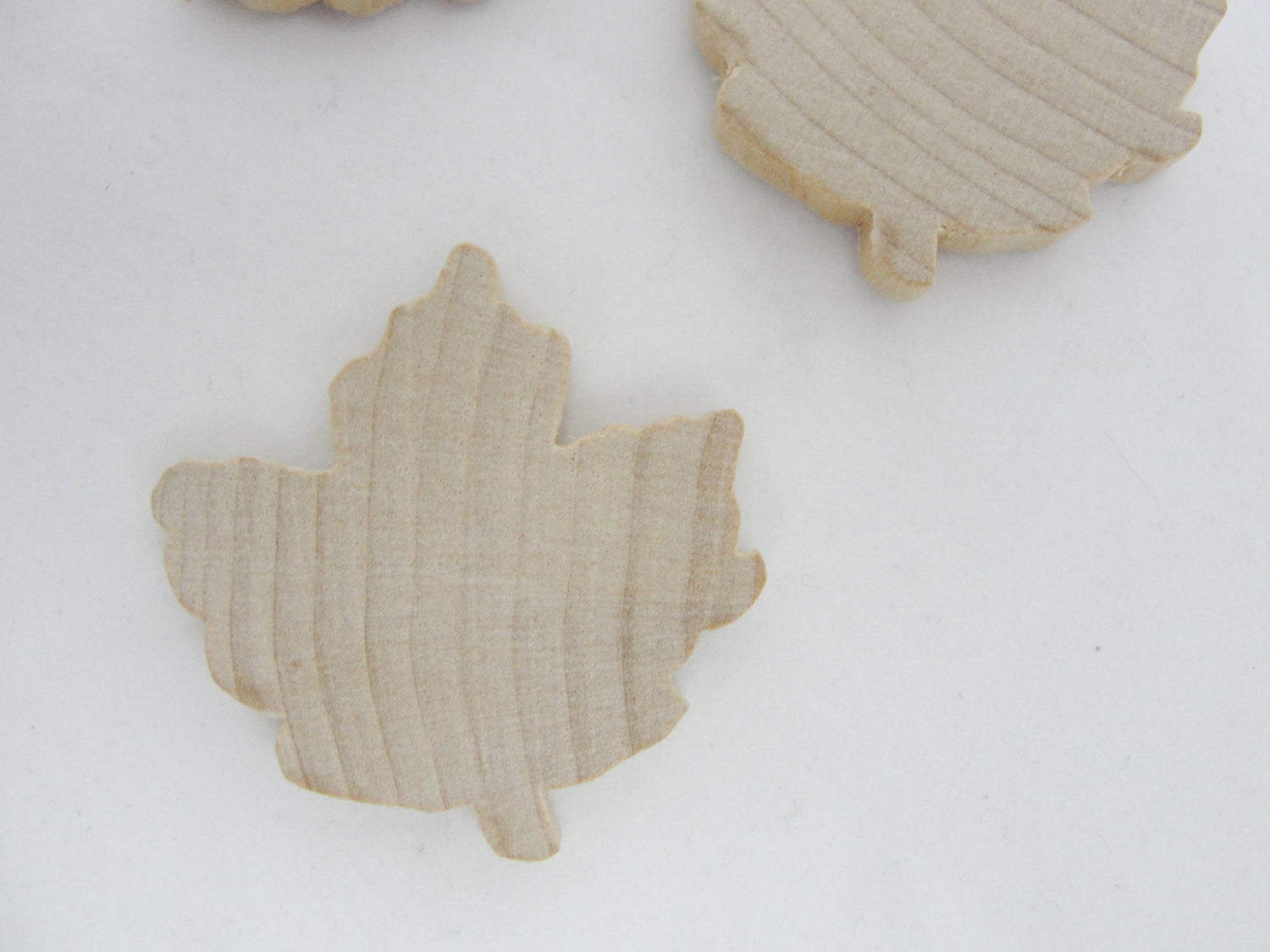 Medium Wooden maple leaf cutout set of 6 - Wood parts - Craft Supply House