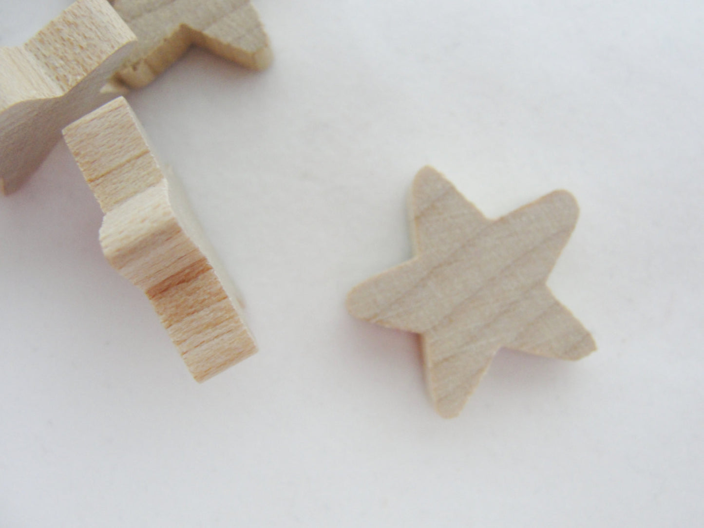 Traditional wooden star 3/4 inch (3/4", .75") set of 12 - Wood parts - Craft Supply House